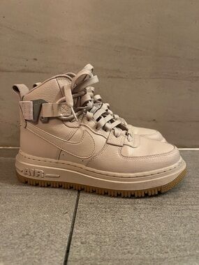 Nike Kids High-Top Sneakers in Pale Pink with Gum Sole